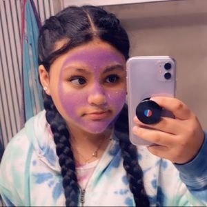 Meet your Posher, Claudia